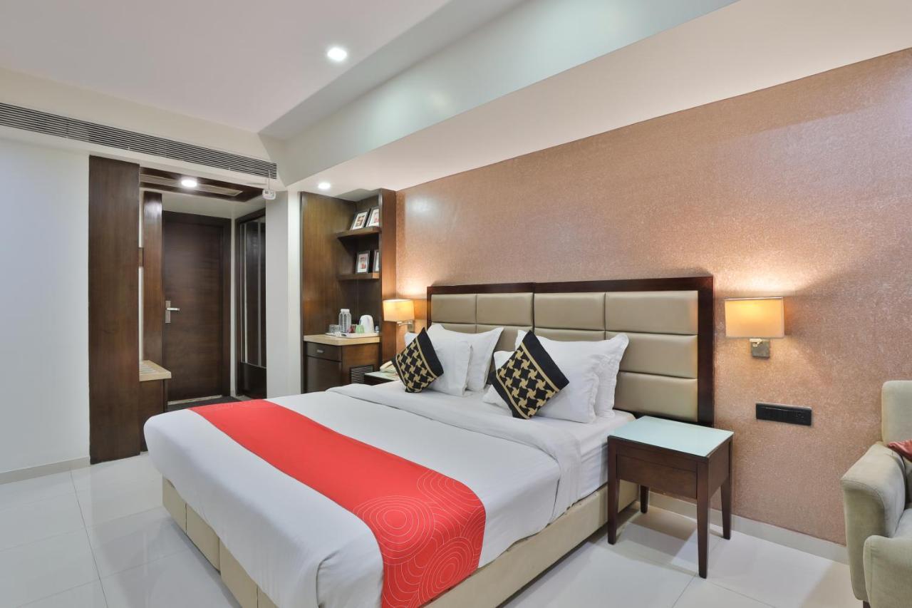 Krios Hotel - Near Sg Highway, Αχμπανταμπάντ Εξωτερικό φωτογραφία