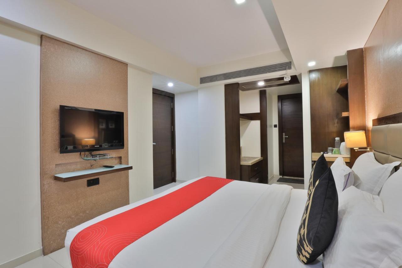 Krios Hotel - Near Sg Highway, Αχμπανταμπάντ Εξωτερικό φωτογραφία
