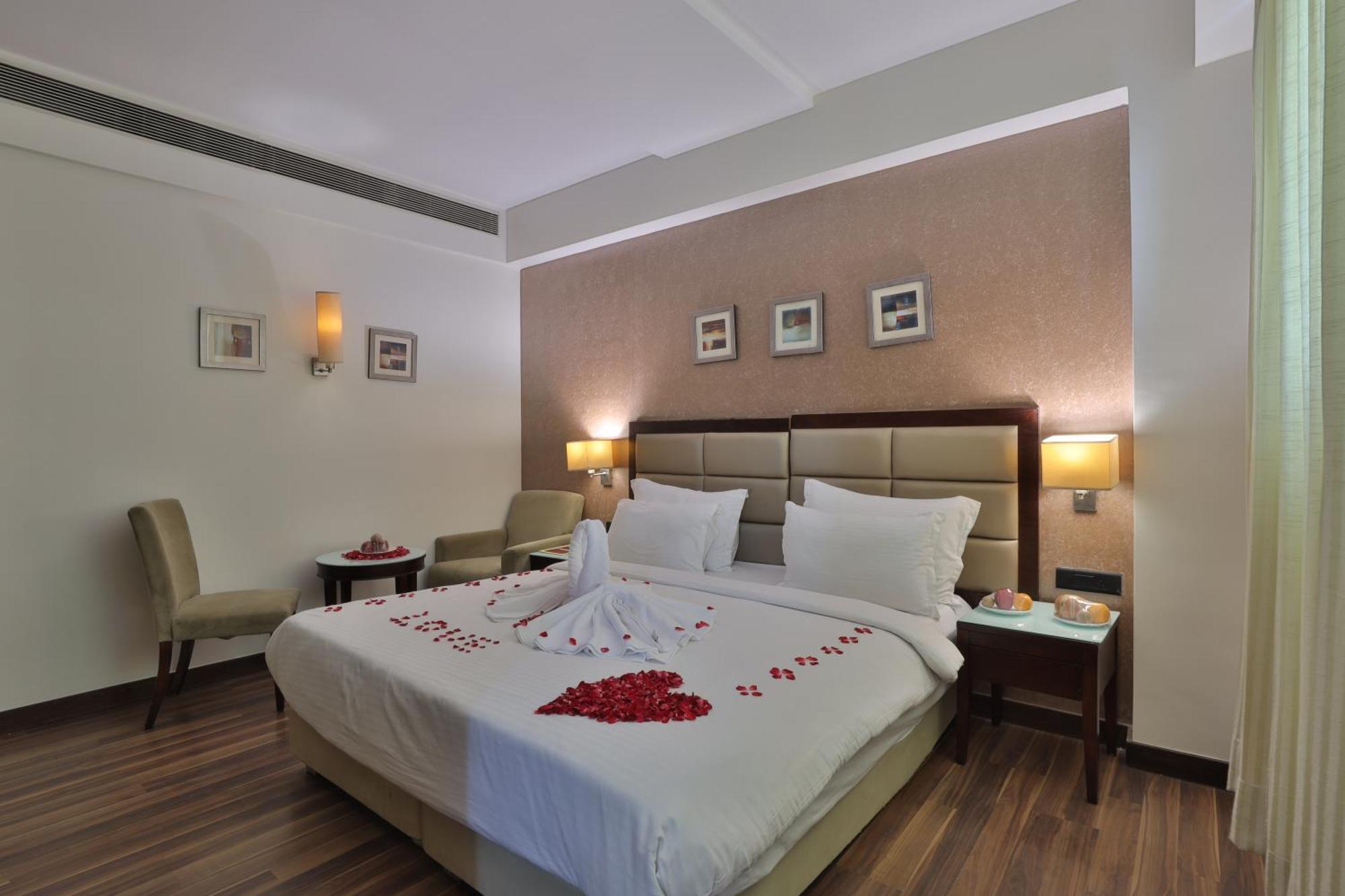 Krios Hotel - Near Sg Highway, Αχμπανταμπάντ Εξωτερικό φωτογραφία