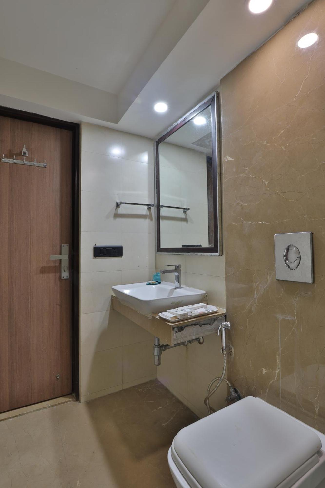 Krios Hotel - Near Sg Highway, Αχμπανταμπάντ Εξωτερικό φωτογραφία