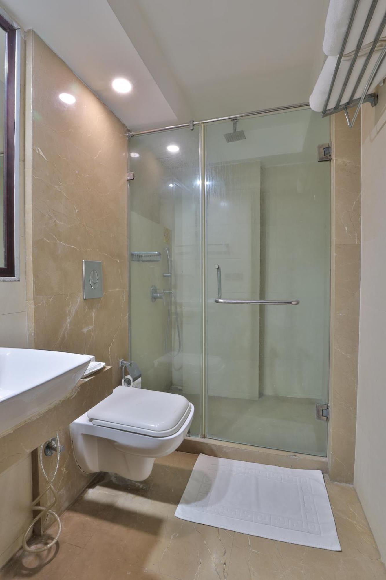 Krios Hotel - Near Sg Highway, Αχμπανταμπάντ Εξωτερικό φωτογραφία