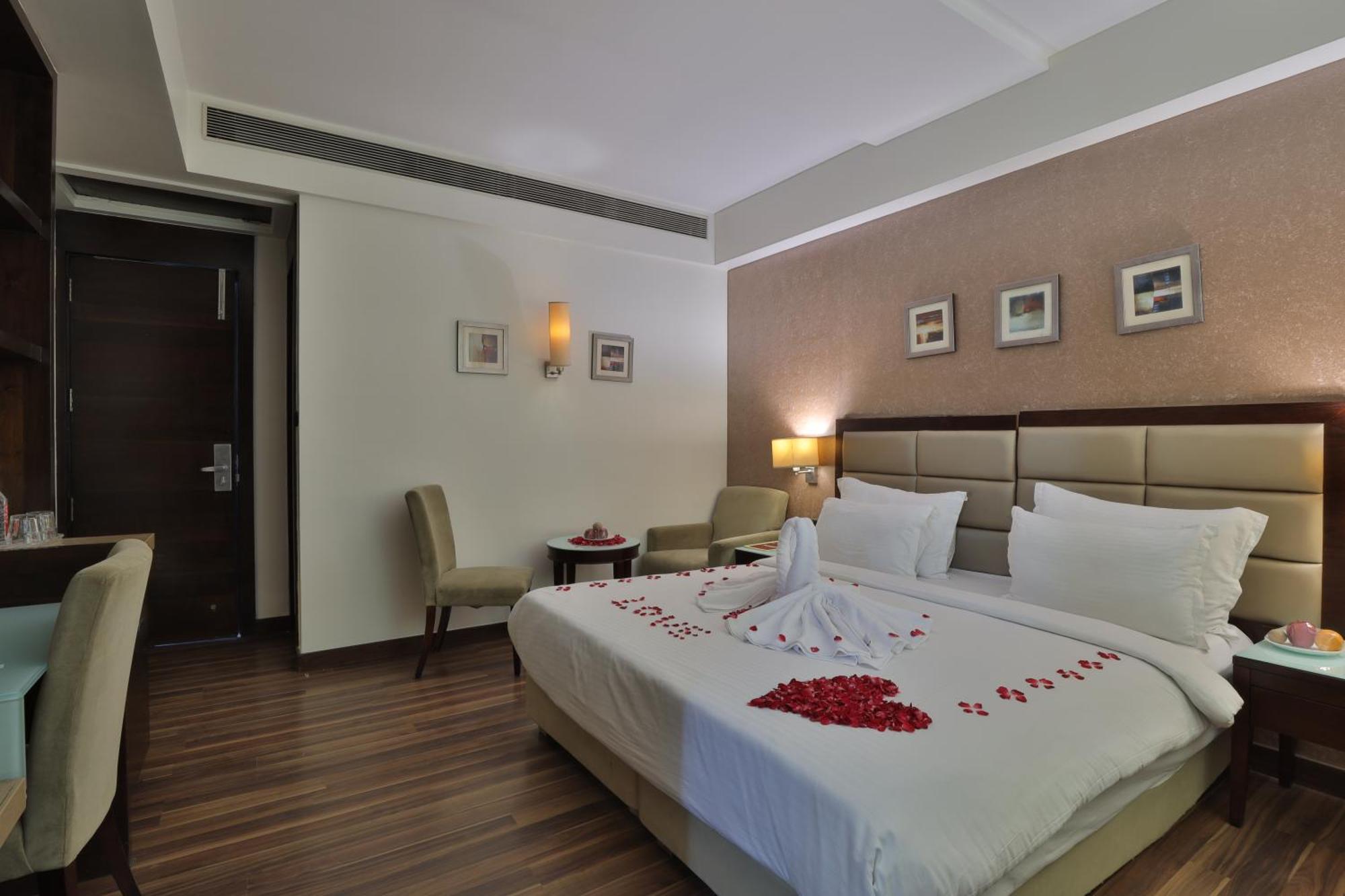 Krios Hotel - Near Sg Highway, Αχμπανταμπάντ Εξωτερικό φωτογραφία