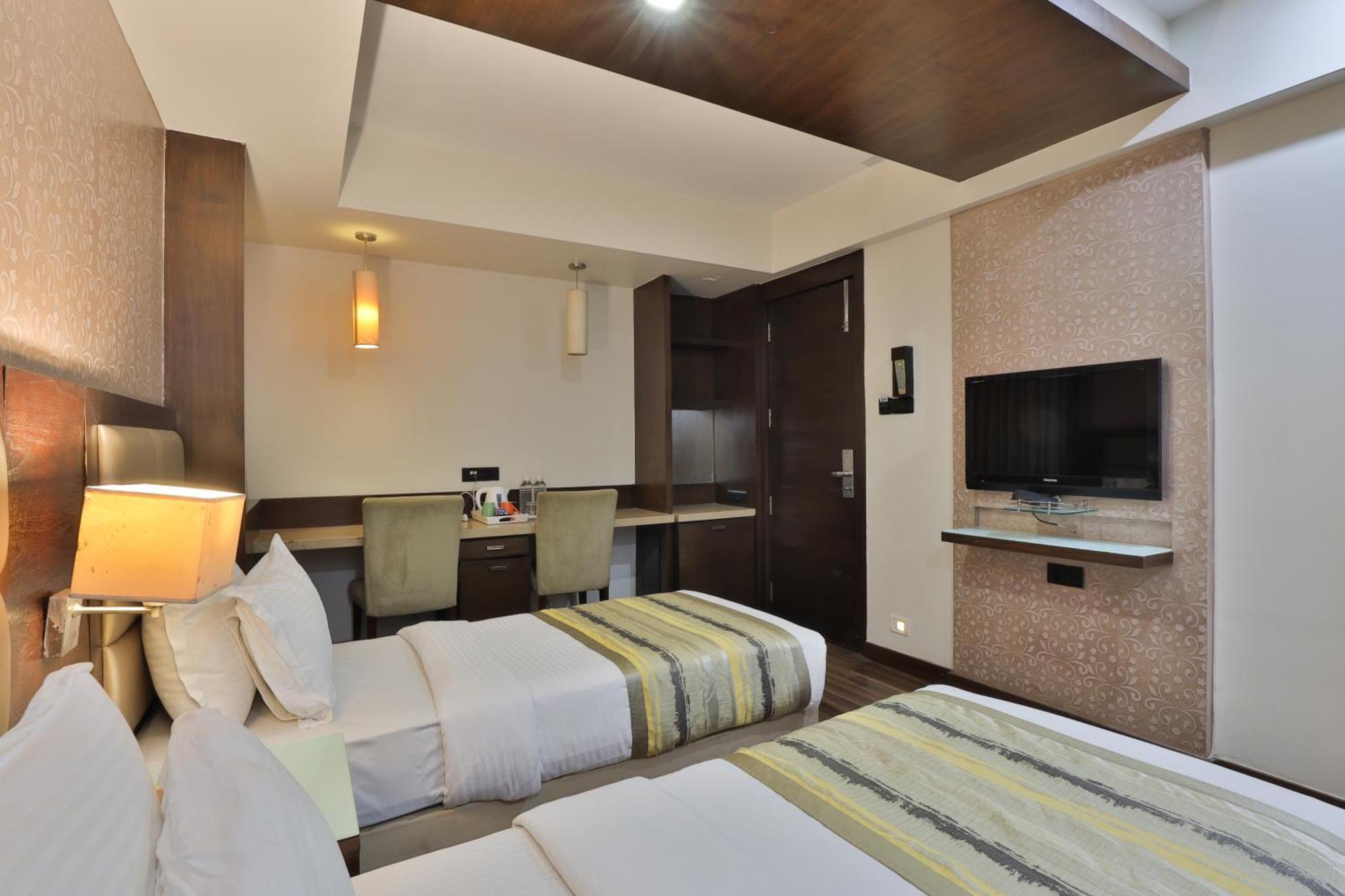 Krios Hotel - Near Sg Highway, Αχμπανταμπάντ Εξωτερικό φωτογραφία