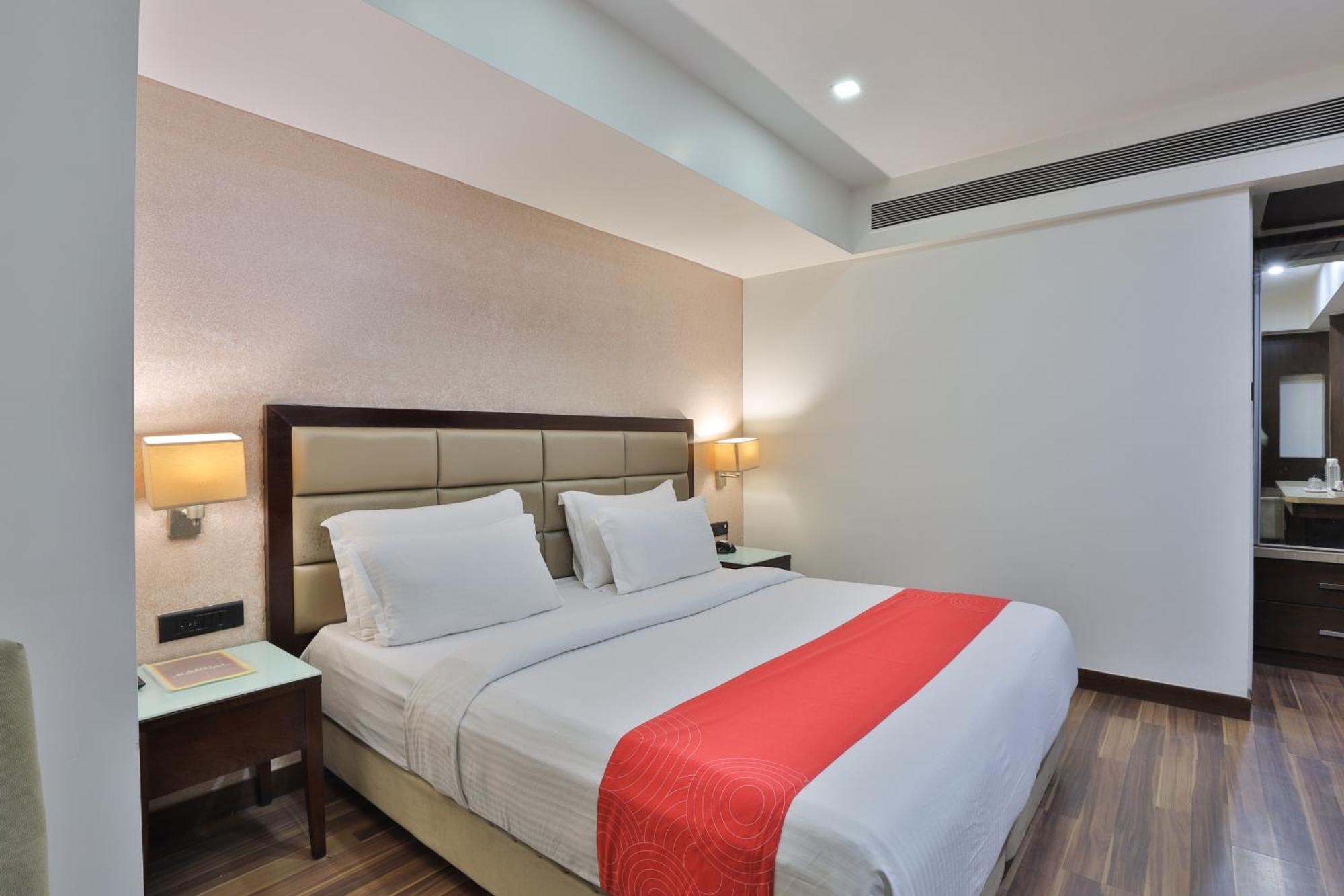 Krios Hotel - Near Sg Highway, Αχμπανταμπάντ Εξωτερικό φωτογραφία