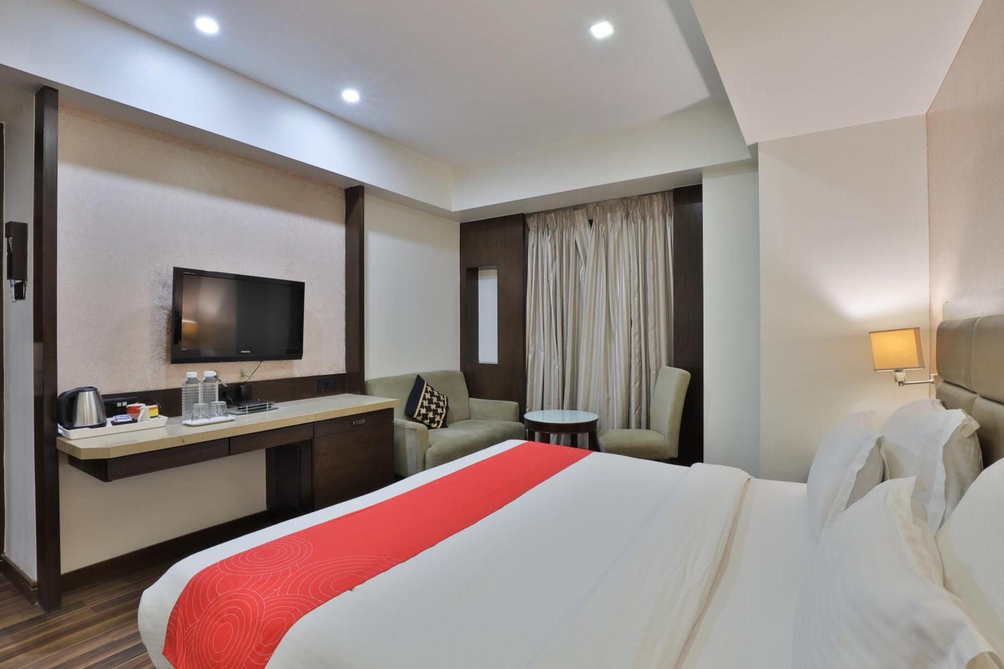 Krios Hotel - Near Sg Highway, Αχμπανταμπάντ Εξωτερικό φωτογραφία