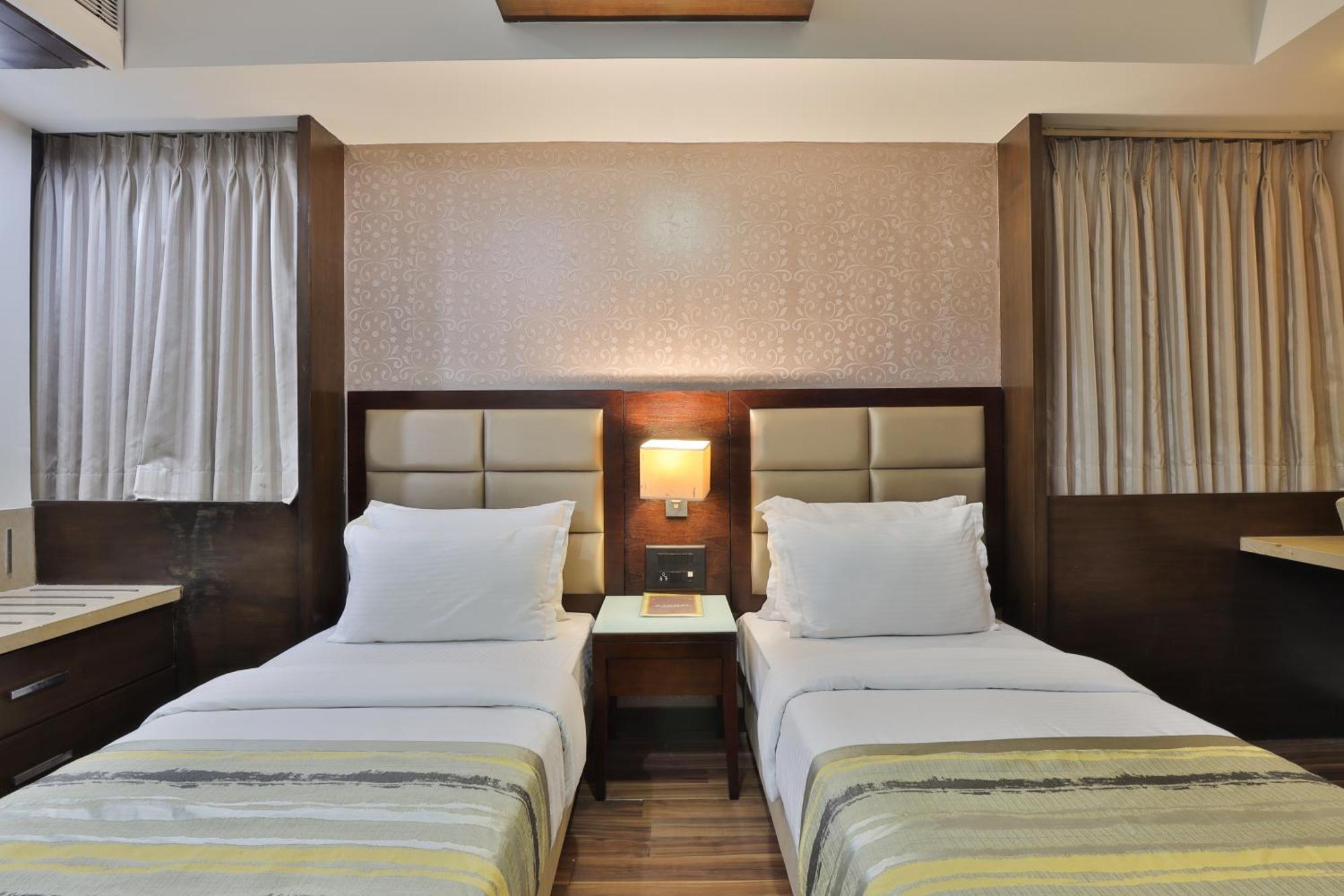 Krios Hotel - Near Sg Highway, Αχμπανταμπάντ Εξωτερικό φωτογραφία